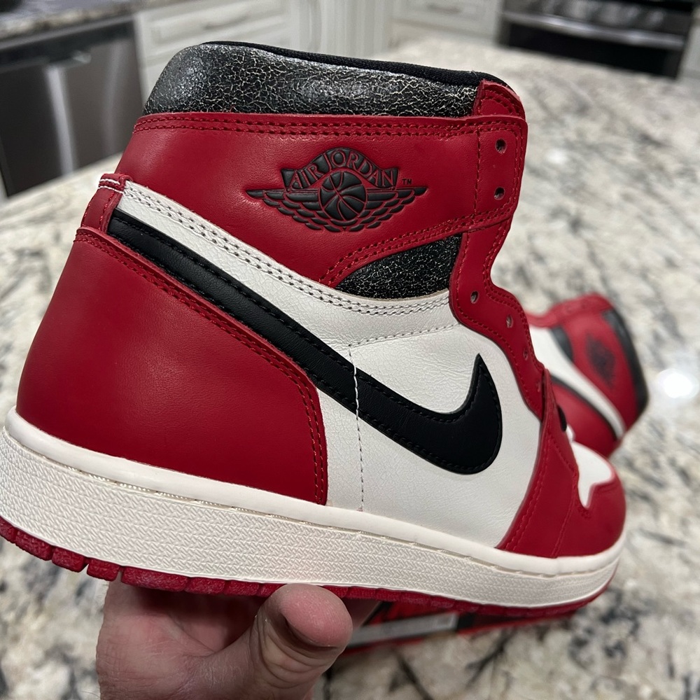 Jordan 1 Retro High OG
Chicago Lost and Found SIZE 10 - Picture 4 of 5